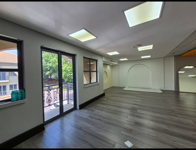 108M² OFFICE TO LET IN HYDE PARK